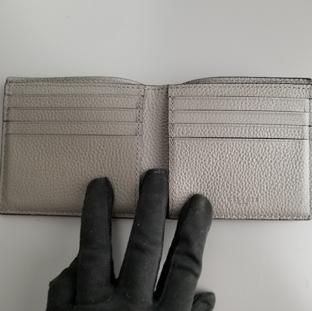 COACH Men's Billfold wallet - Picture 2 of 16